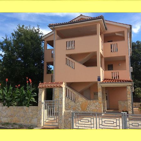 Apartments Coral, Klimno, Island Krk エクステリア 写真