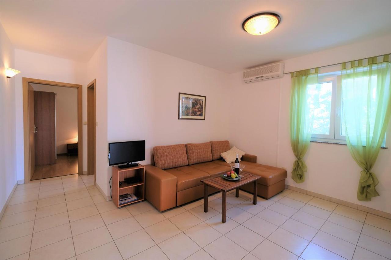 Apartments Coral, Klimno, Island Krk エクステリア 写真