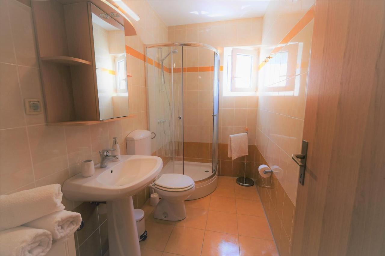 Apartments Coral, Klimno, Island Krk エクステリア 写真