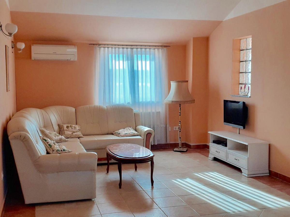 Apartments Coral, Klimno, Island Krk エクステリア 写真