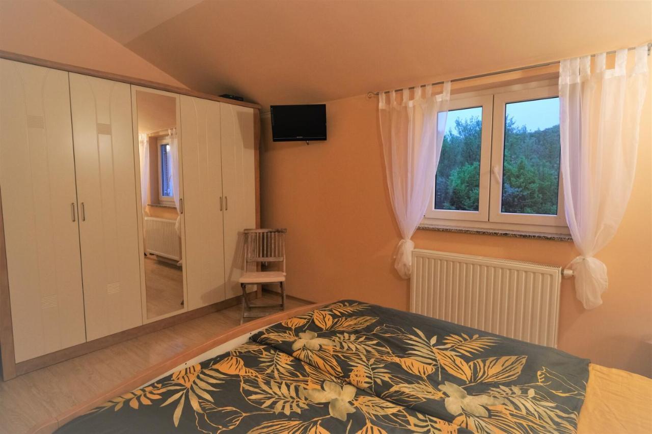 Apartments Coral, Klimno, Island Krk エクステリア 写真