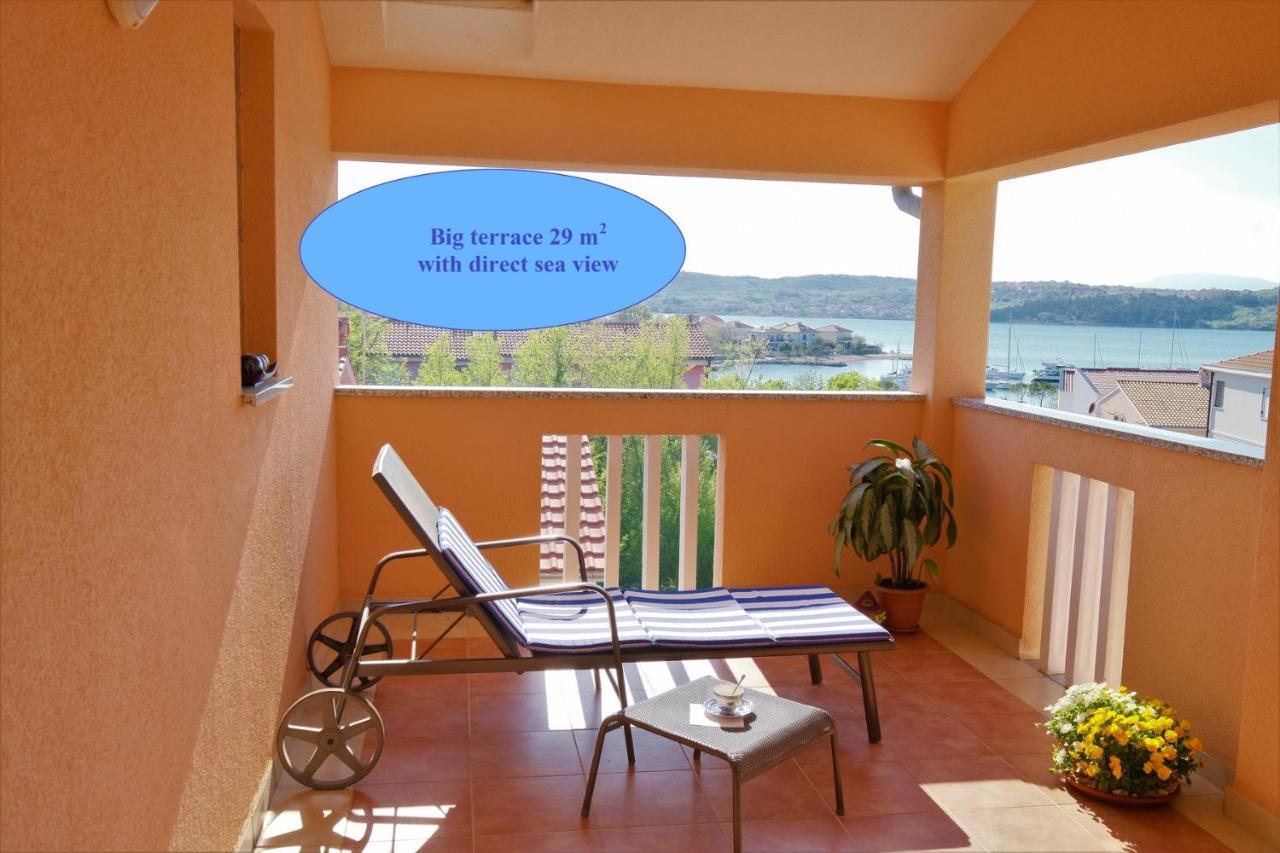 Apartments Coral, Klimno, Island Krk エクステリア 写真