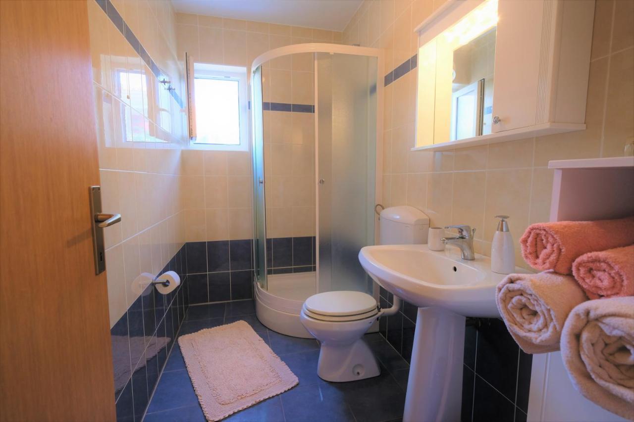 Apartments Coral, Klimno, Island Krk エクステリア 写真