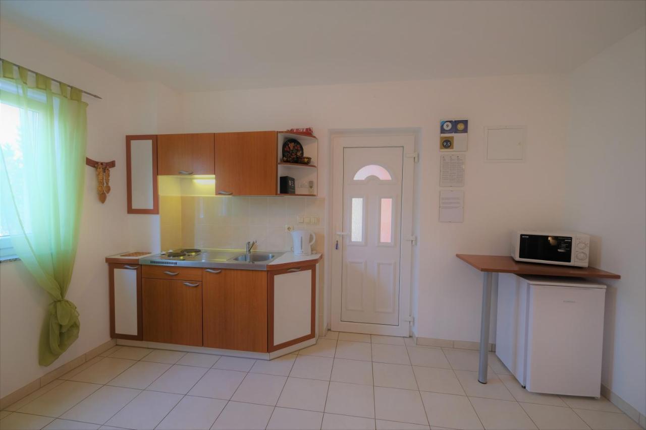 Apartments Coral, Klimno, Island Krk エクステリア 写真
