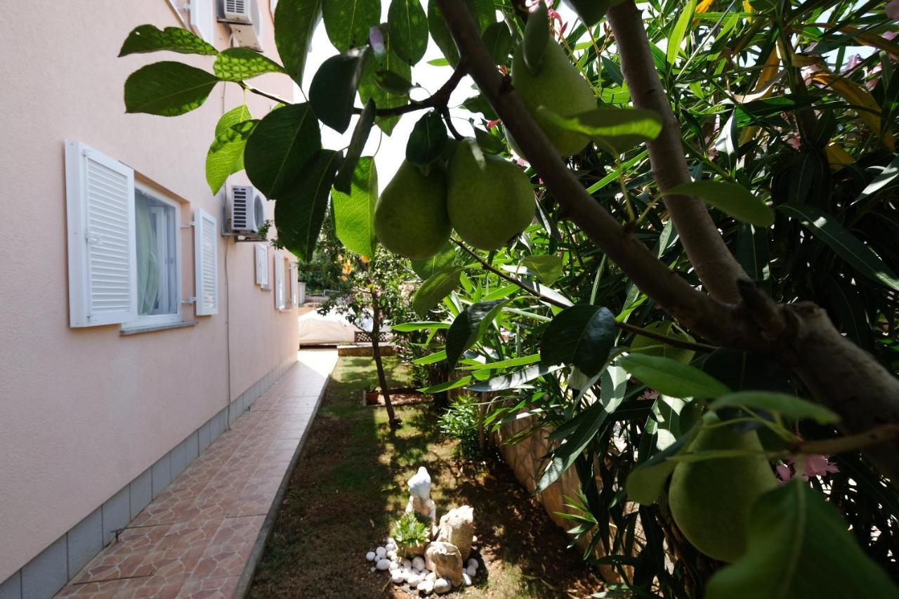 Apartments Coral, Klimno, Island Krk エクステリア 写真